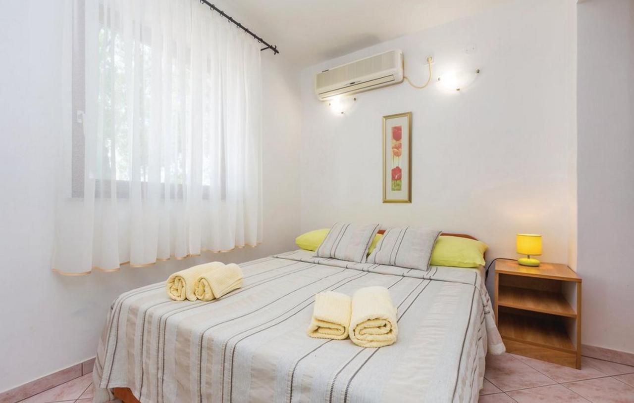 Apartments Paola Karlobag Chambre photo