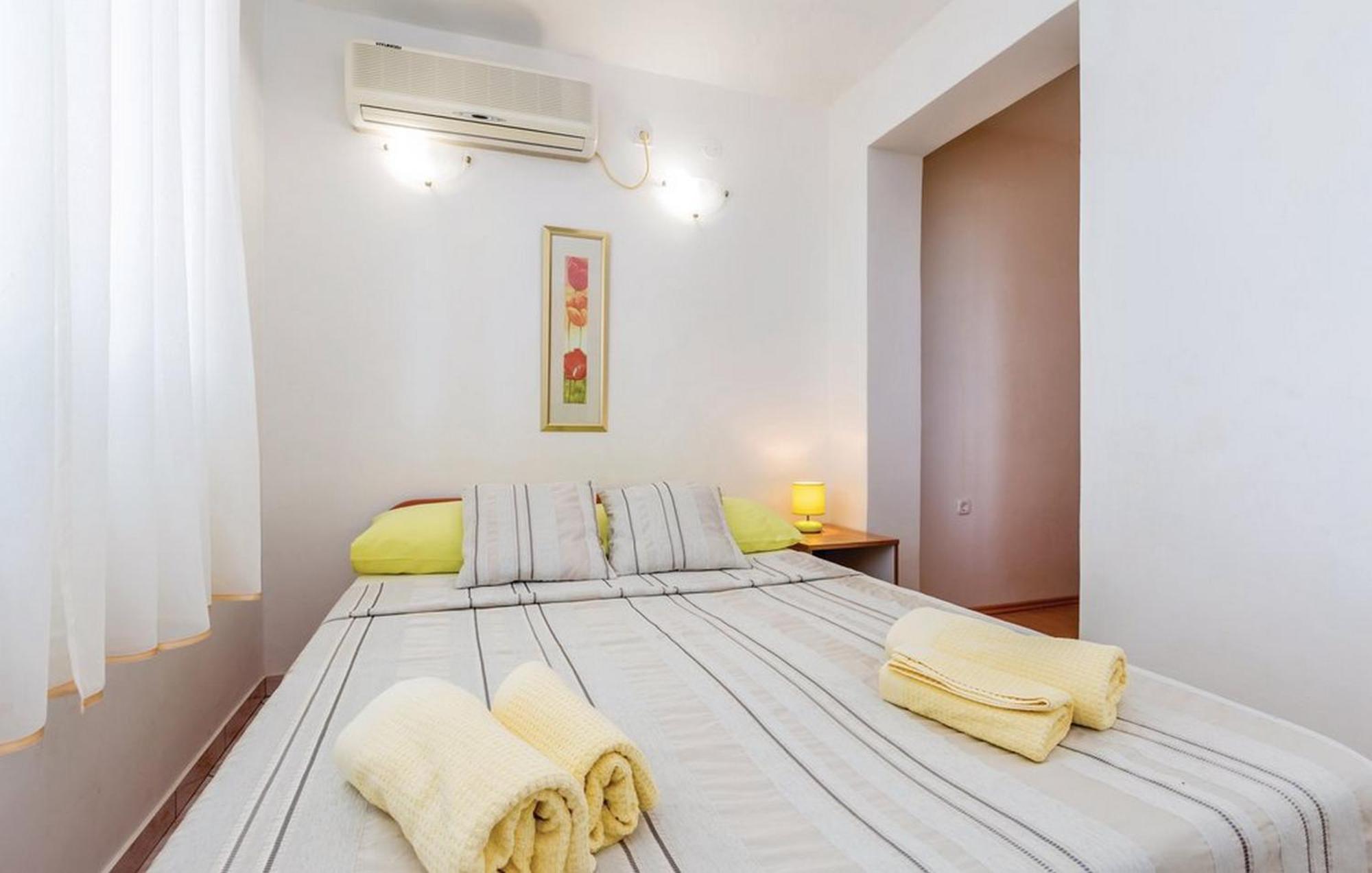 Apartments Paola Karlobag Chambre photo